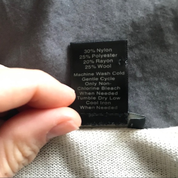 Ann Taylor Factory V-Neck Sweater, M. - Picture 7 of 8